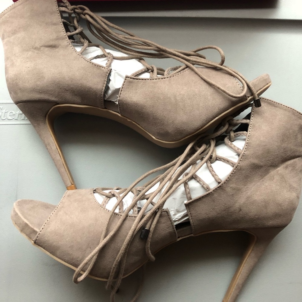 NBW ShoeDazzle Camel/Tan Lace Up Peep Toe Heels